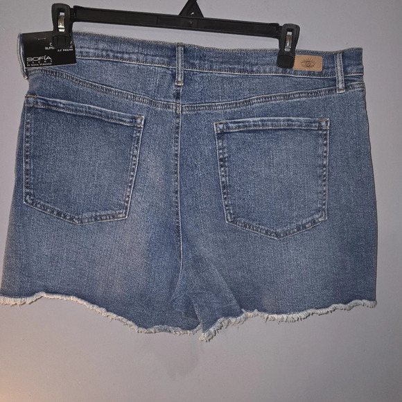 🆕Sofia Jeans by Sofia Vergara Women's Chi Shortie Shorts, Size 20 - NWT - Picture 4 of 12